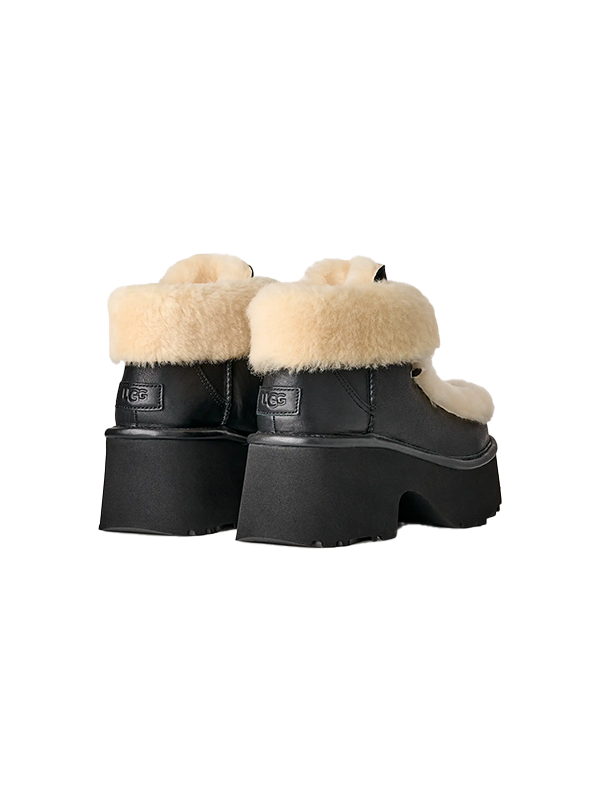 UGG <br> W ESMEE LEATHER LACE UP