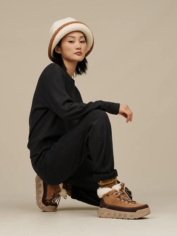UGG <br> W UGGFLUFF SCALLOPED HAT